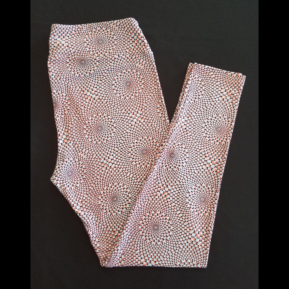 LulaRoe Leggings size Tall & Curvy
